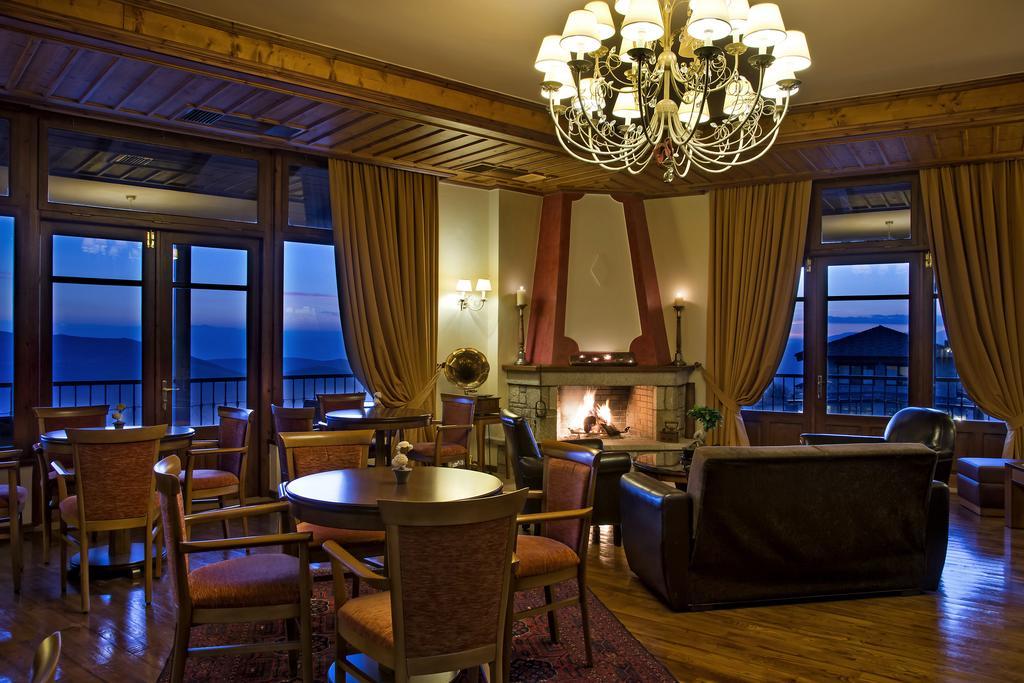 Alpen House Hotel & Suites Arachova Exterior photo
