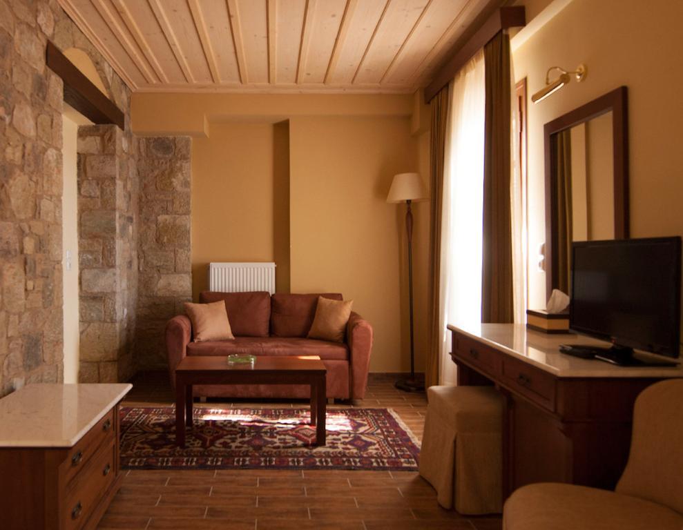 Alpen House Hotel & Suites Arachova Exterior photo