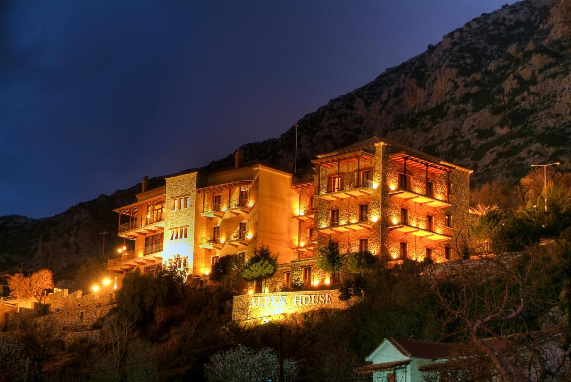 Alpen House Hotel & Suites Arachova Exterior photo